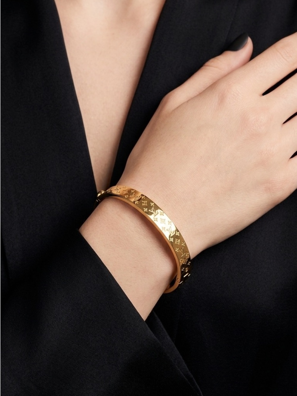 Louis Vuitton Unisex Bangle Bracelet - Picture 3 of 6